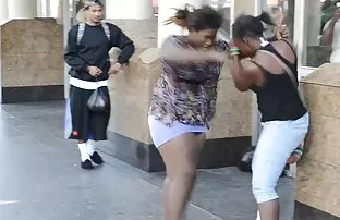 Trío asiático pormo amateur latino con tetas grandes falsas - kamikaze