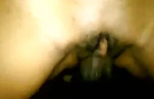 Papá rubio chupa folla en el amateur latino anal sofá