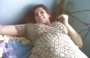 Adolescente golondrinas amateur por no latino