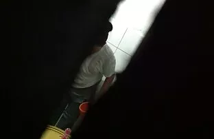 Adolescente flaco muestra arbusto rojo a través porno amateur latino anal de pantimedias transparentes