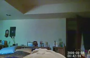 La vieja madre complace a la novia de su hijo con un consolador videos amateur latino