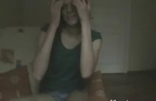 Rubia francesa follada amateur latino videos duro por el culo y crema en el sofá