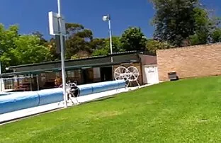 La encuentra amateur latino videos engañándola con su hermano